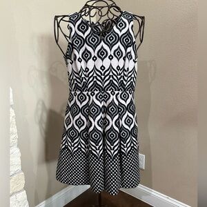 Taylor Petites Black and Cream print with pockets, EUC